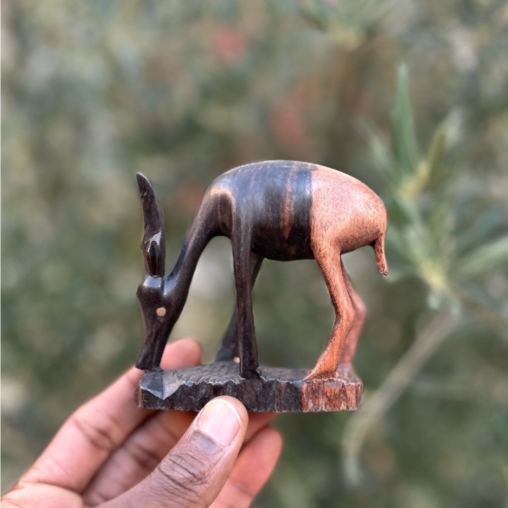 VTG Hand Carved Antelope feeding Sculpture 🇧🇯 Sz 3.5”x3”